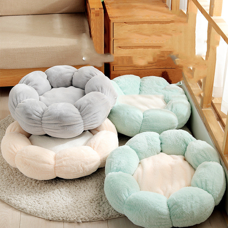 Flower-Shaped Plush Pet Bed with Soft Blanket for Cats &amp; Small Dogs