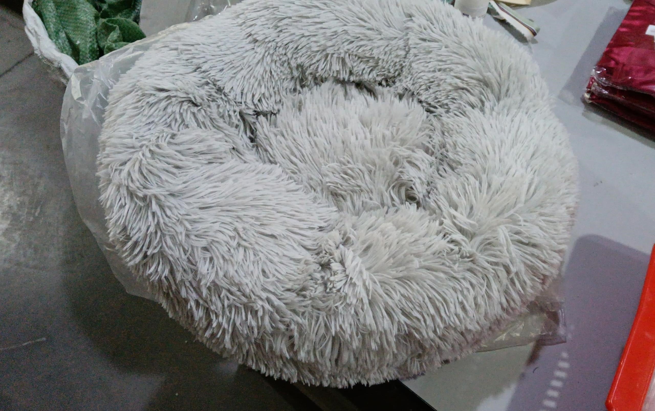 Round Plush Pet Bed with Raised Edges for Cats and Dogs